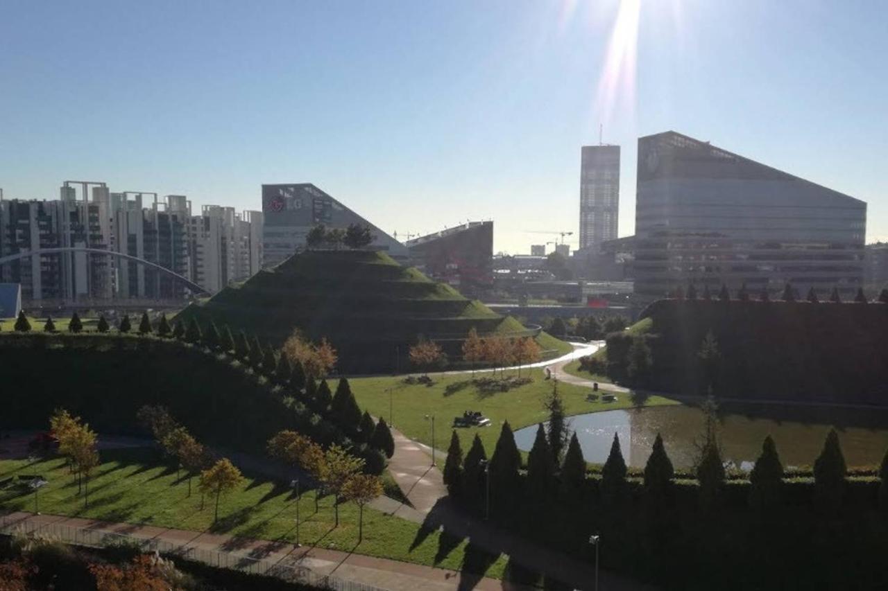 Апартаменты Fiera Milanocity View With Terrace Next To Shopping Mall Экстерьер фото